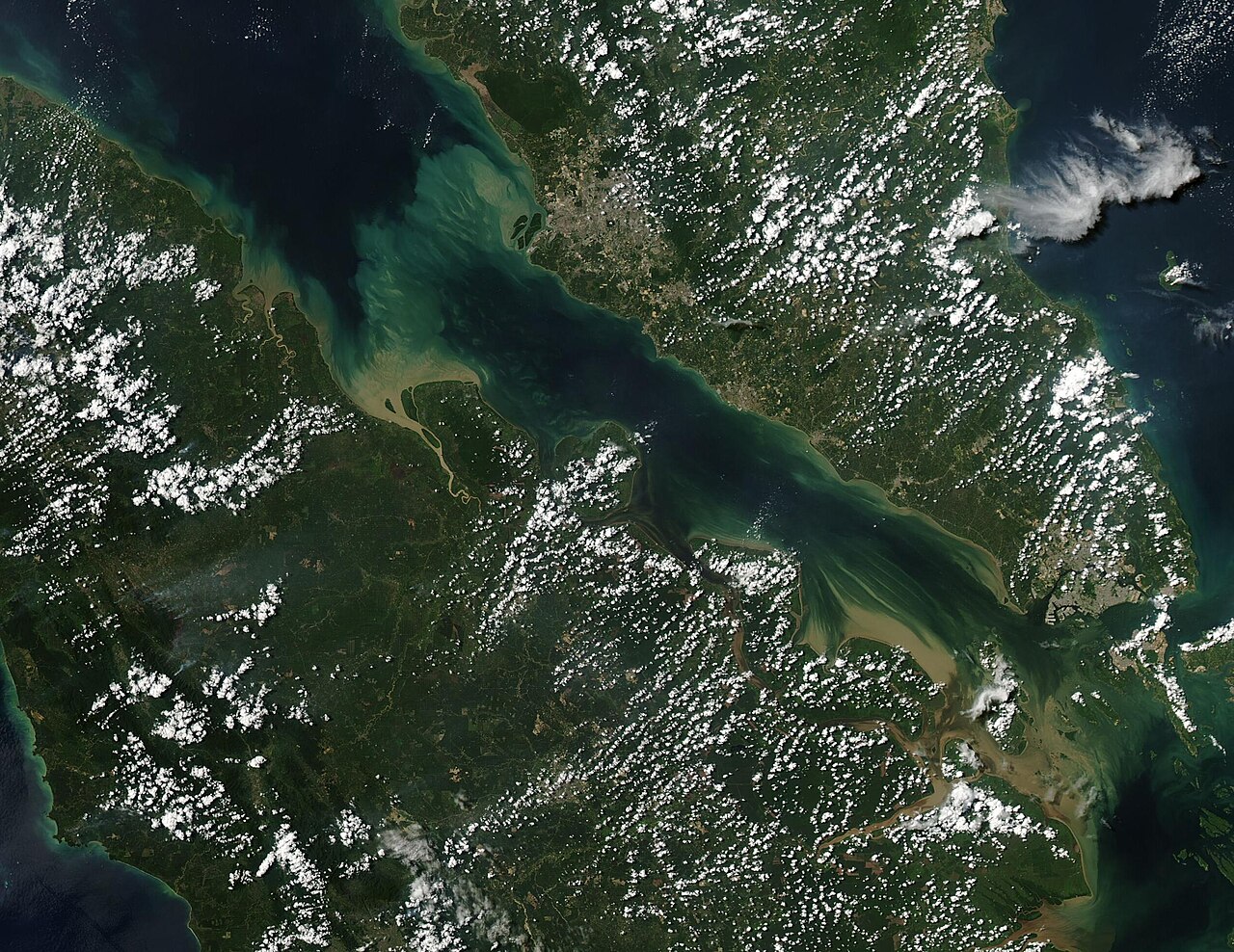 True-color satellite photograph of the Strait of Malacca between the Malay Peninsula and Sumatra.